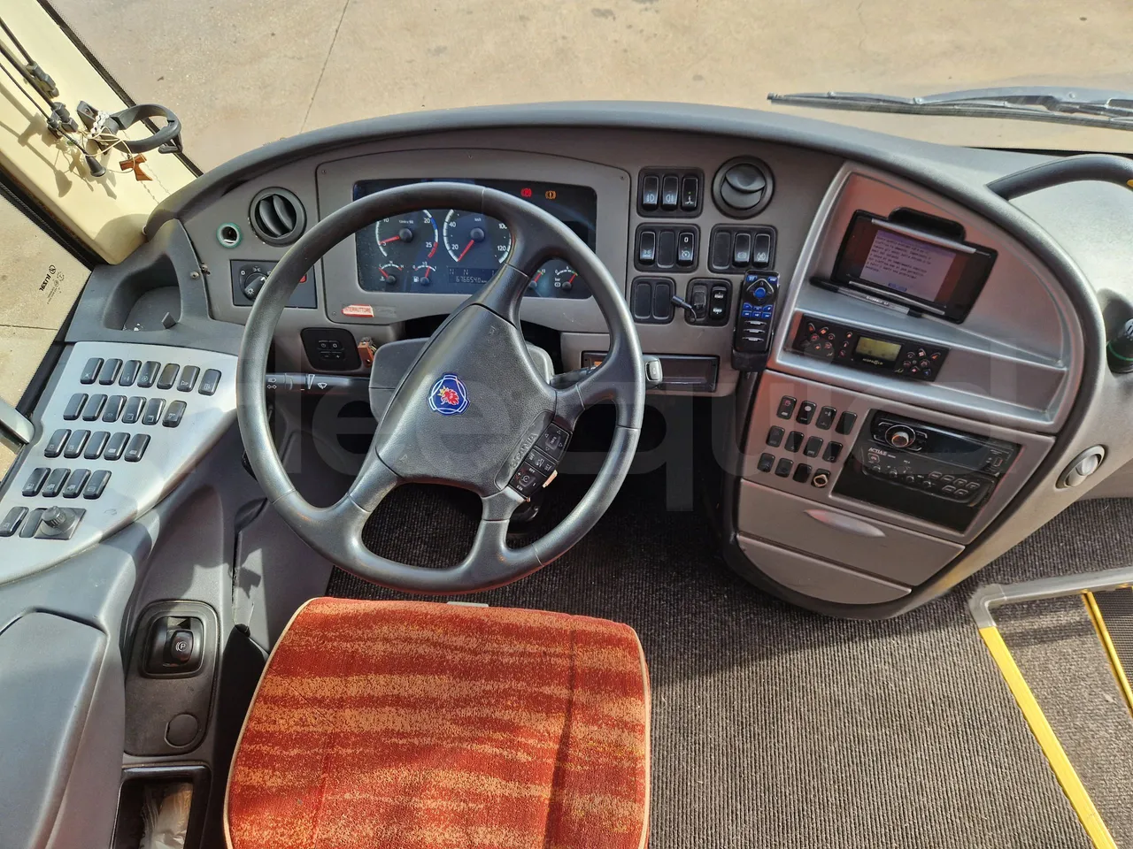 Irizar Scania K380EB - EUR4 - 279kW - 12m - steering wheel photo