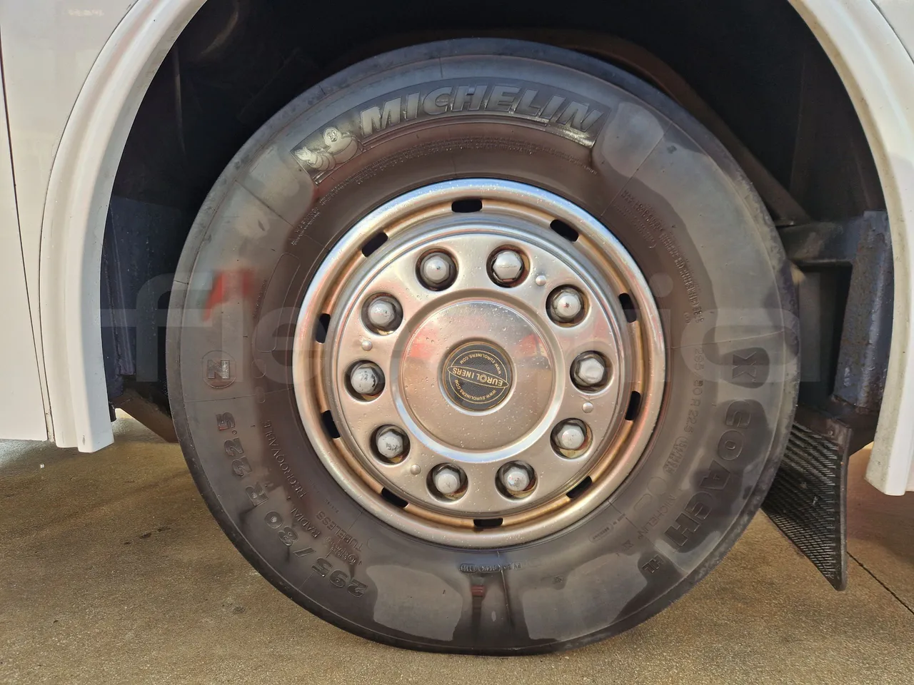 Irizar Scania K380EB - EUR4 - 279kW - 12m - front left tire measurements