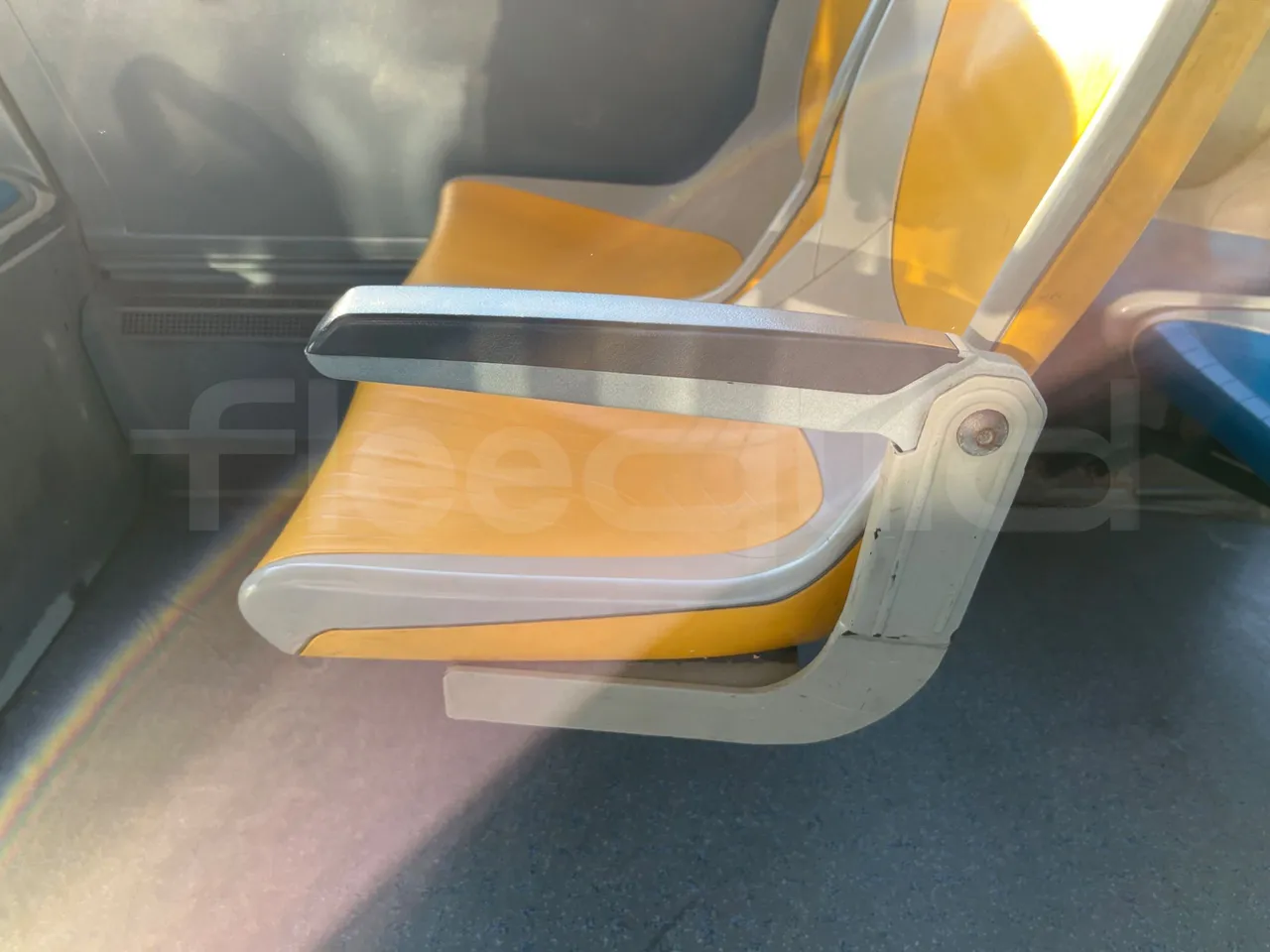 Mercedes-Benz Citaro O530 - Euro4 - 210kW - 11.950m - armrest detail photo