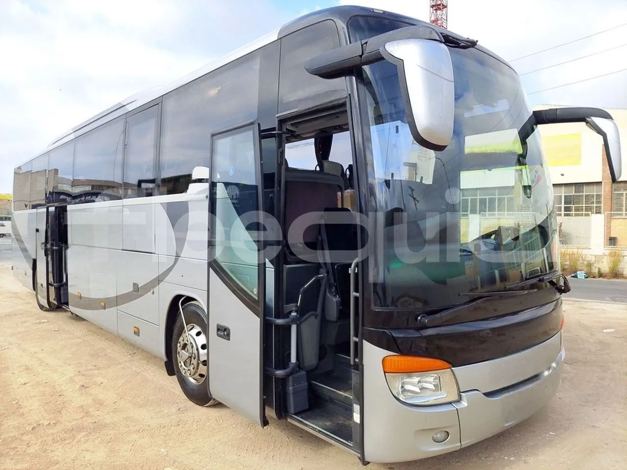 Setra S416 GT-HD/2 -EUR5- 315kW - 13m - 3/4 right front doors open
