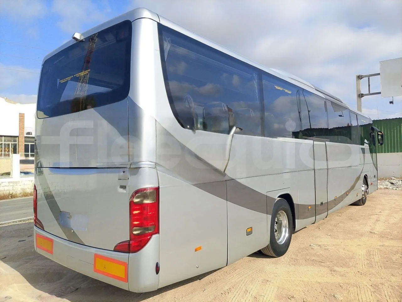 Setra S416 GT-HD/2 -EUR5- 315kW - 13m - 3/4 right rear doors closed