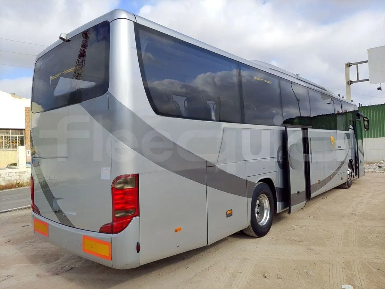 Setra S416 GT-HD/2 -EUR5- 315kW - 13m - 3/4 right rear doors open