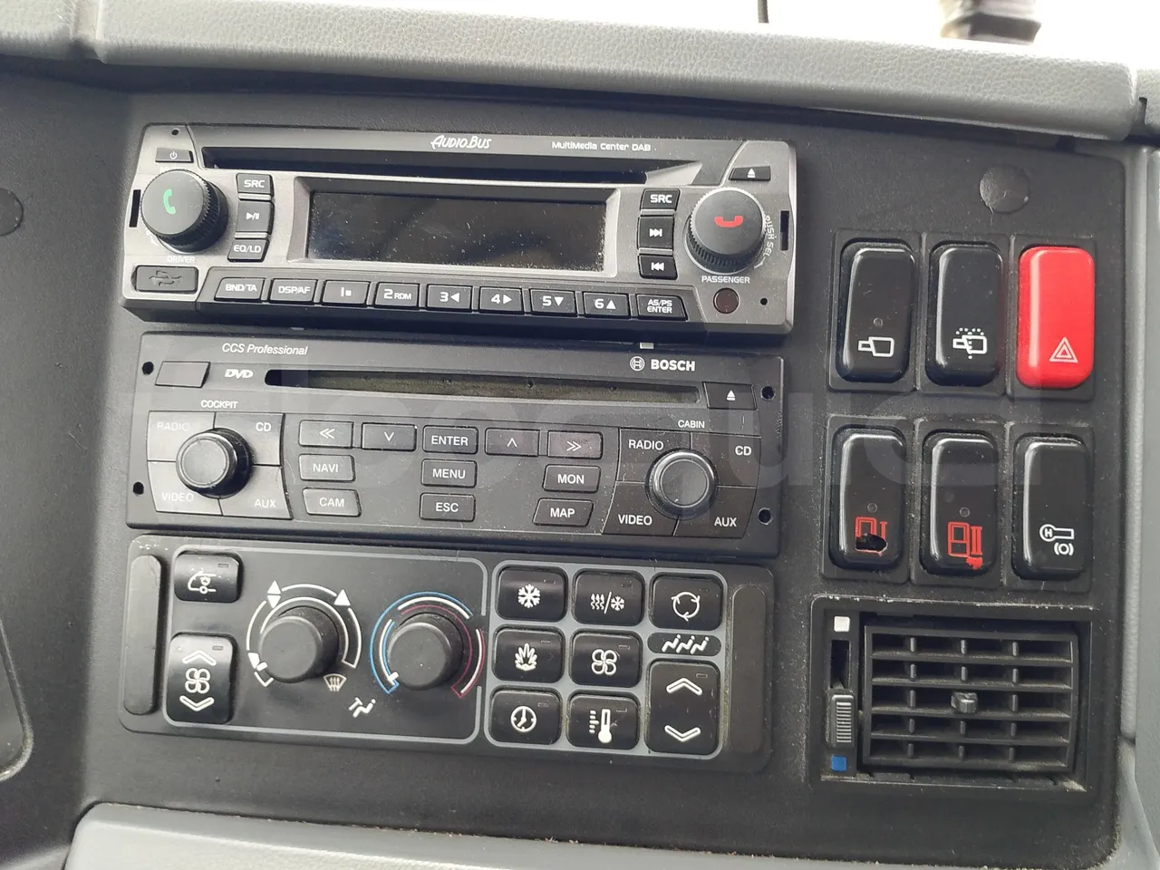 Setra S416 GT-HD/2 -EUR5- 315kW - 13m - radio accessories photo