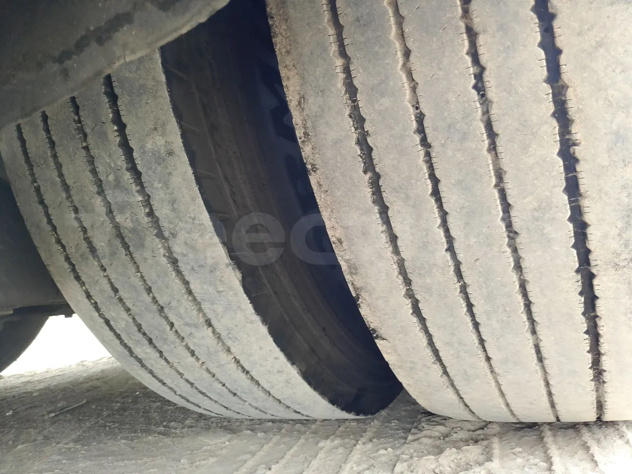 Setra S416 GT-HD/2 -EUR5- 315kW - 13m - tread condition front tires left