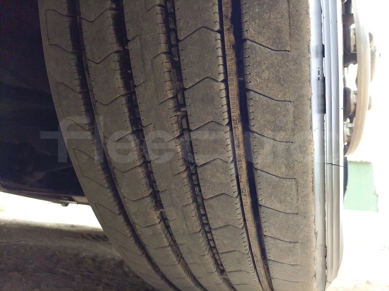 Setra S416 GT-HD/2 -EUR5- 315kW - 13m - tread condition front tires right