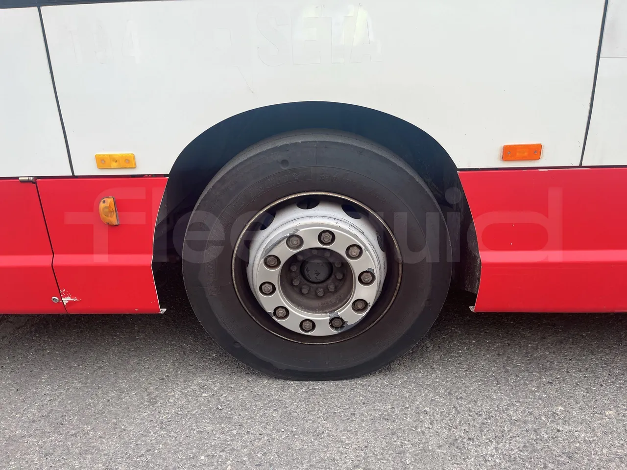 Iveco Heuliez Gx117 - First Axle Left Side: Complete Tyre