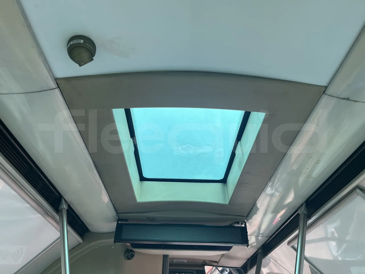 Iveco Heuliez Gx117 - Roof Hatch 1
