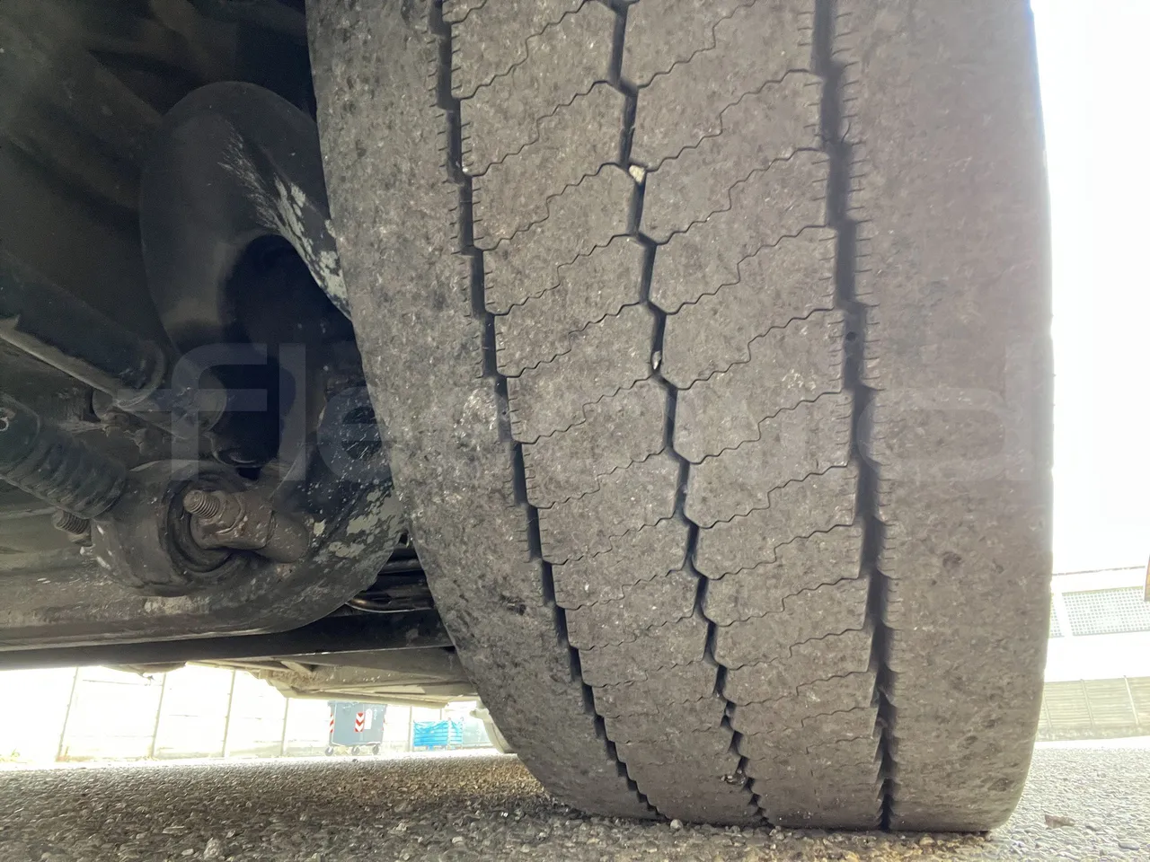 Iveco Heuliez Gx117 - First Axle Left Side: Tyre Tread