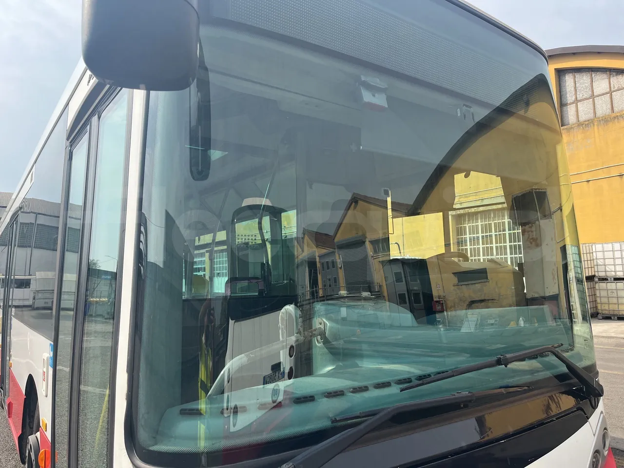 Iveco Heuliez Gx117 - Windscreen From Right Side