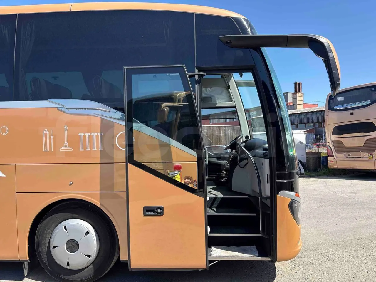 Setra S515 - front door 1 open
