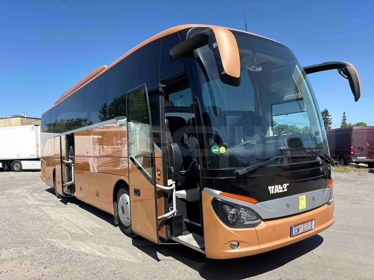 Setra S515 - 3/4 right front doors open