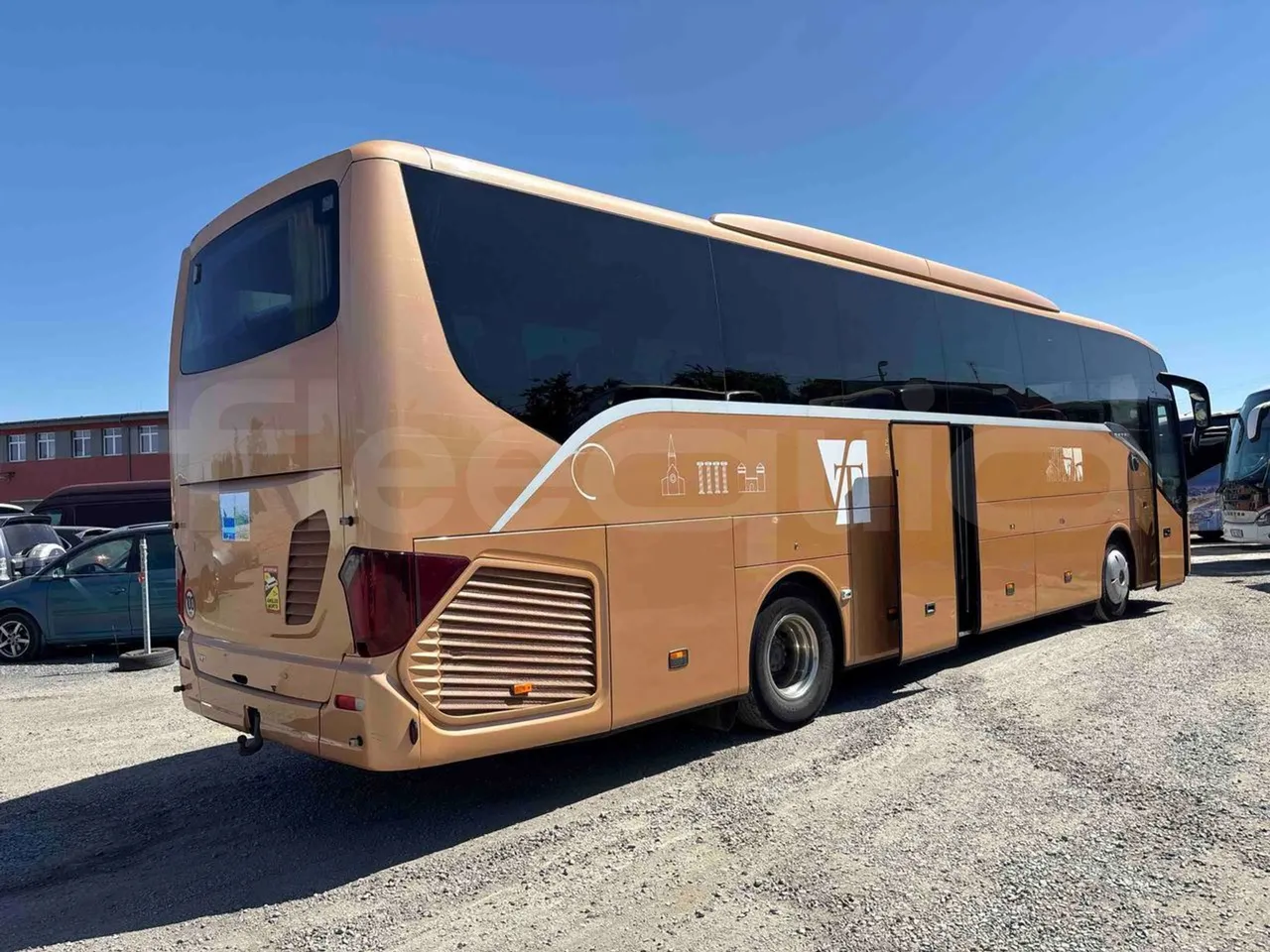 Setra S515 - 3/4 right rear doors open