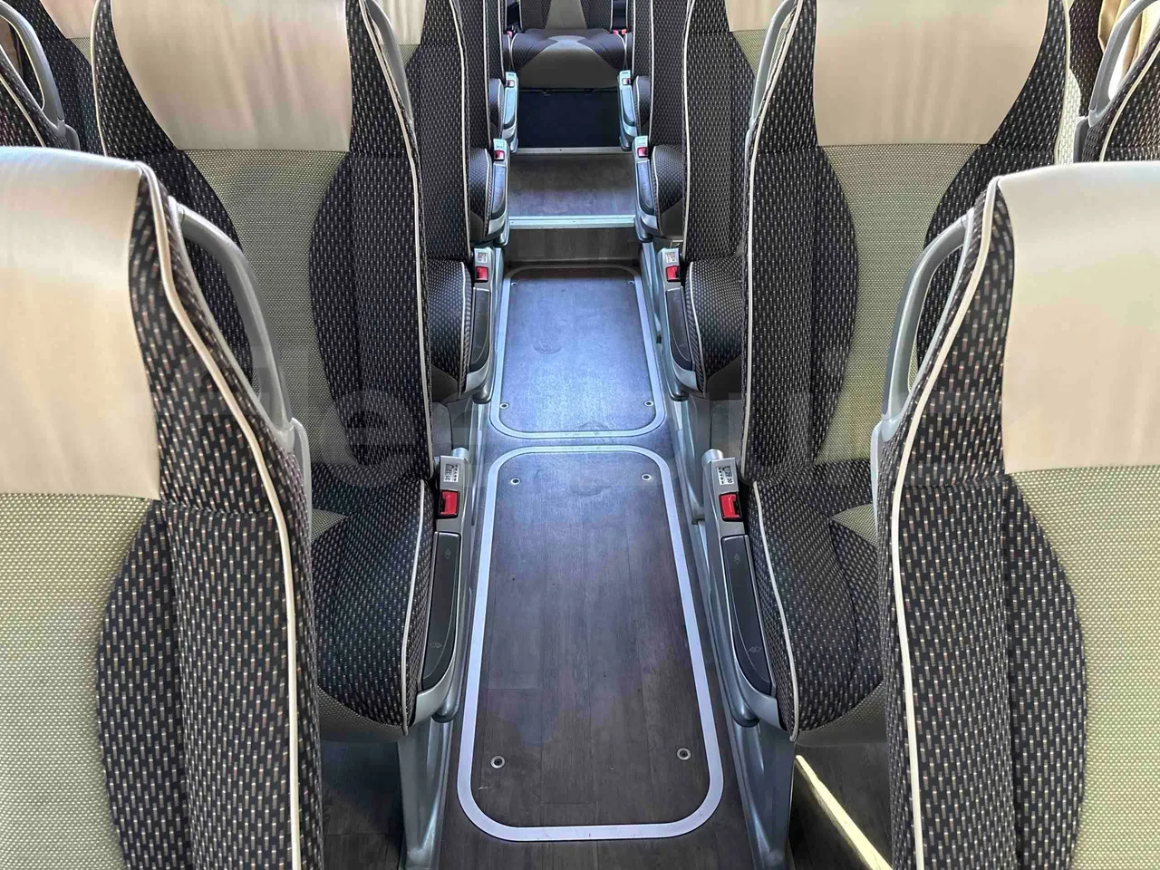 Setra S515 - floor hatches photo