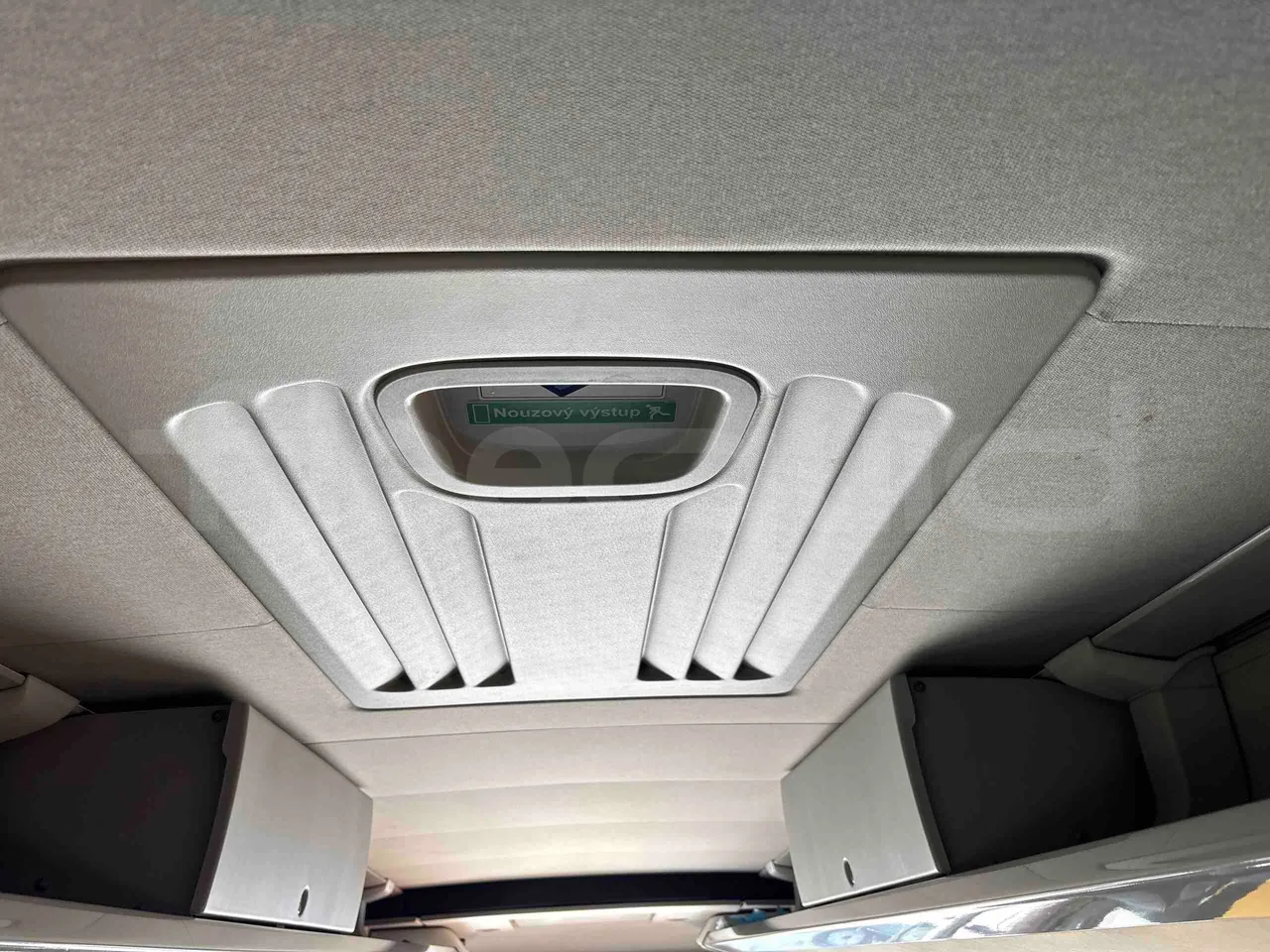 Setra S515 - roof hatch 1