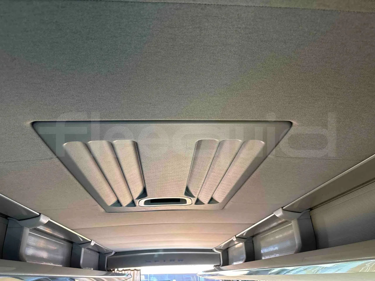 Setra S515 - roof hatch 2