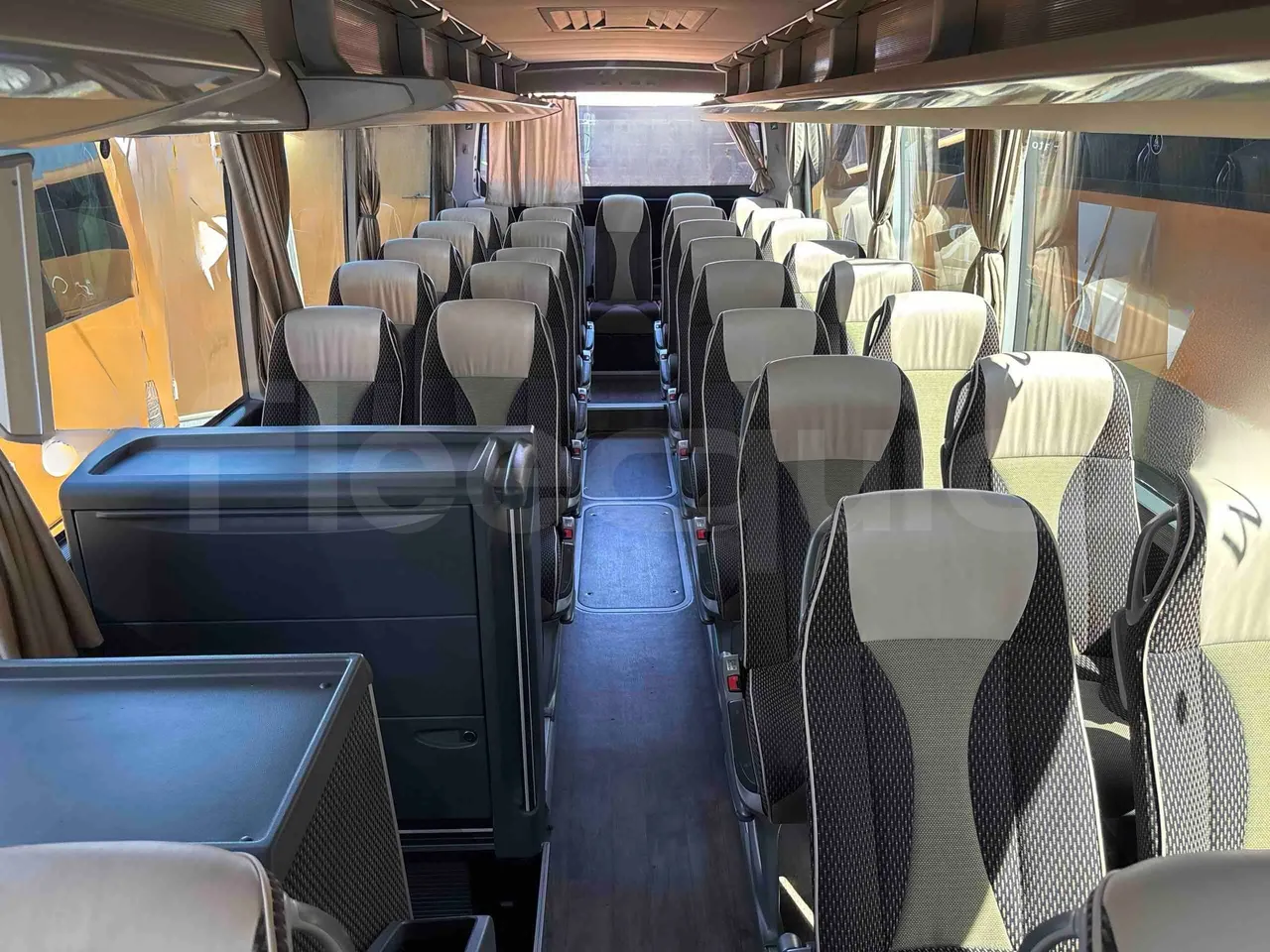 Setra S515 - reverse view middle aisle