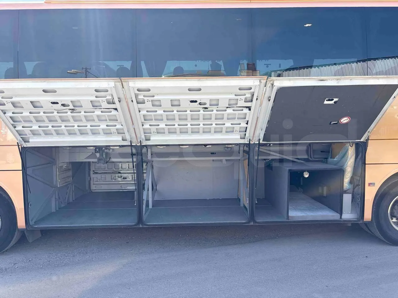 Setra S515 - luggage rack photo