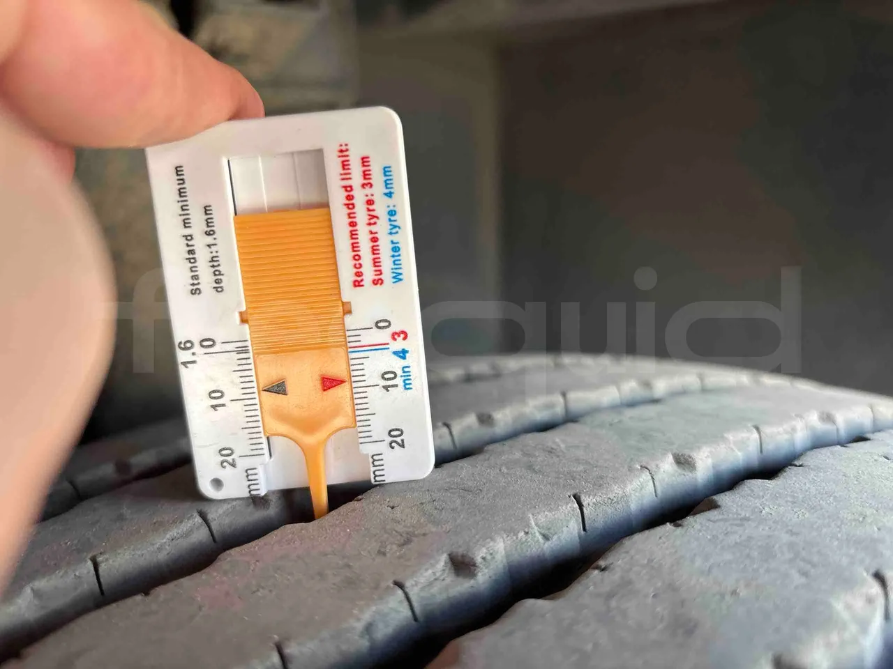 Setra S515 - tread condition front tires left