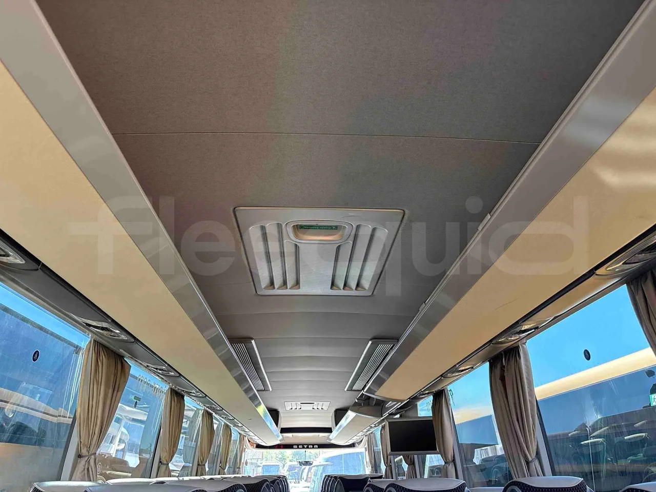 Setra S515 - overhead compartments photo