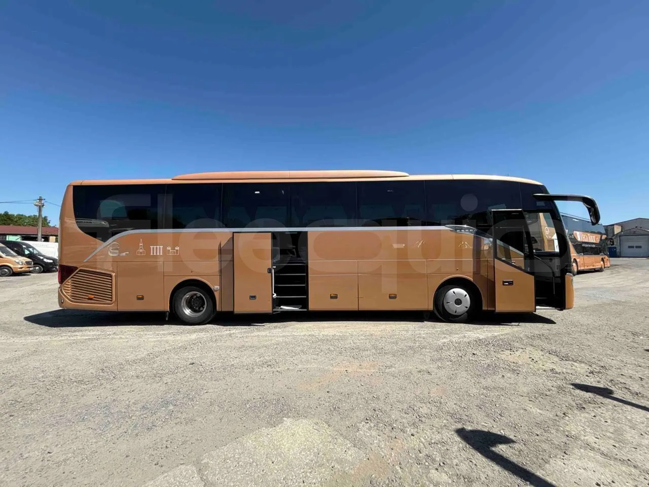 Setra S515 - right side doors open