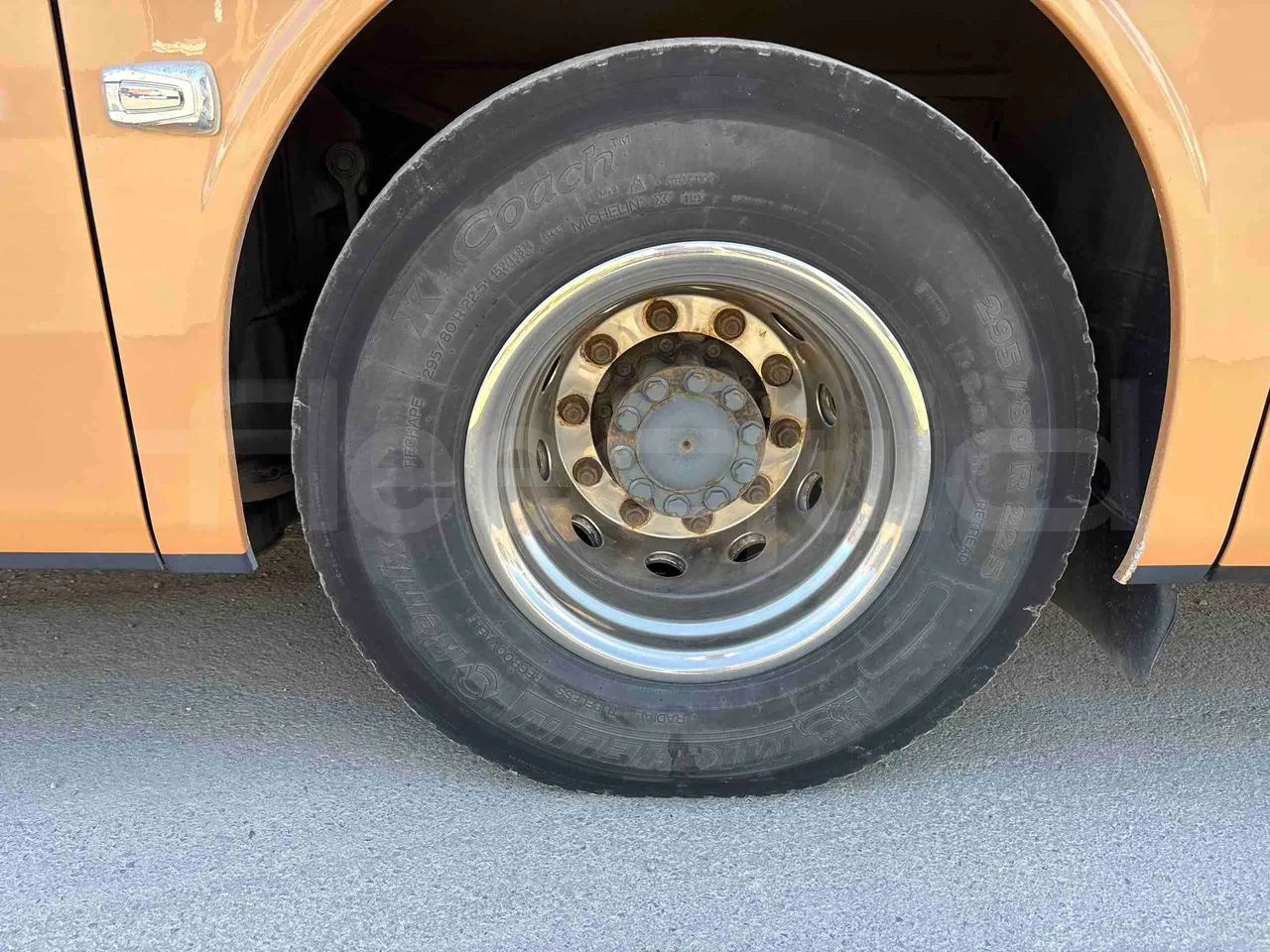 Setra S515 - rear left tire photo