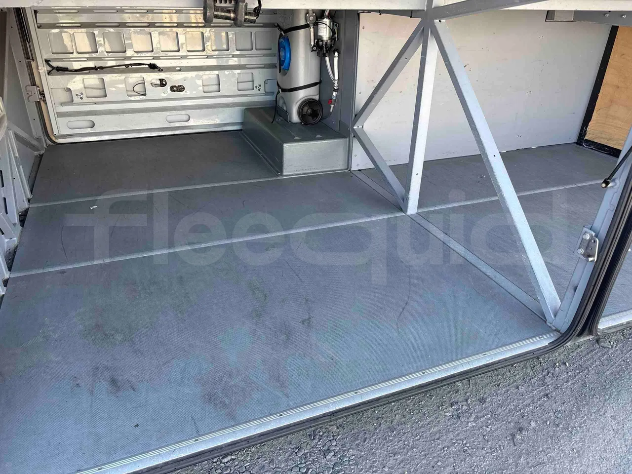 Setra S515 - under carpet photo