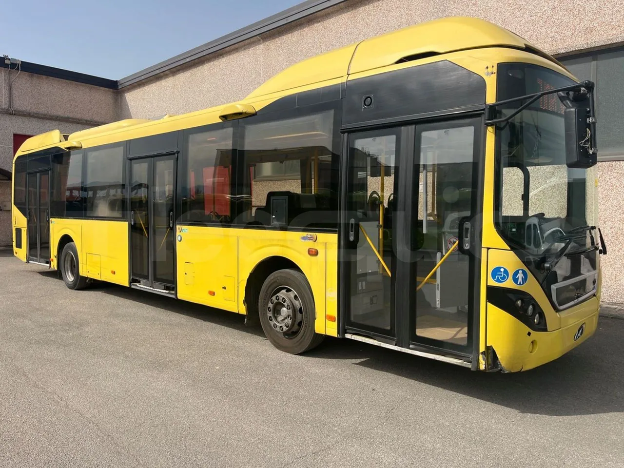 Volvo B4SC 7900  - Euro6 - 177kW - 12.134mt - 3/4 front right doors