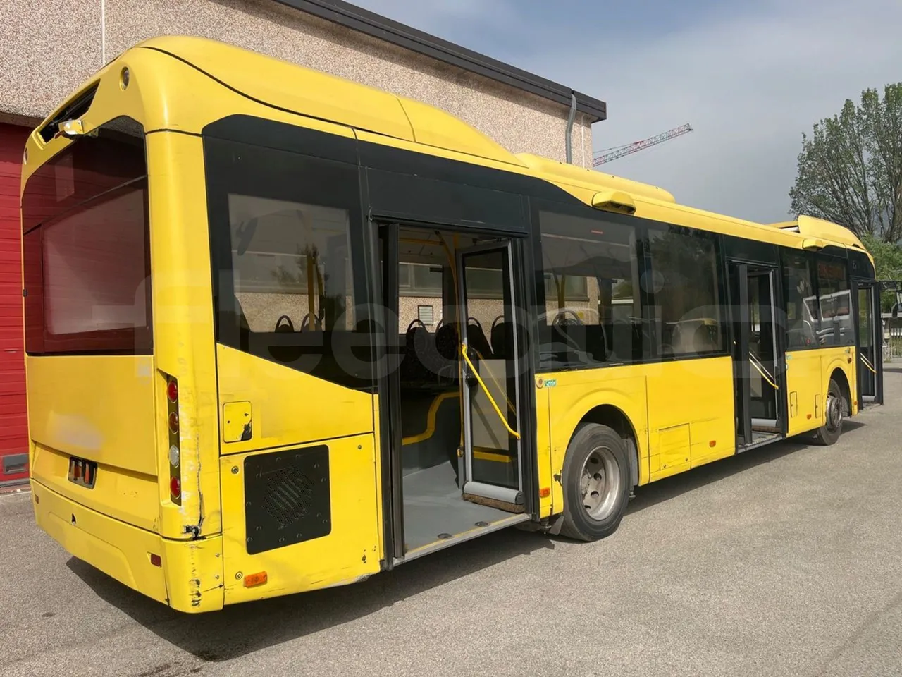 Volvo B4SC 7900  - Euro6 - 177kW - 12.134mt - 3/4 right rear doors open