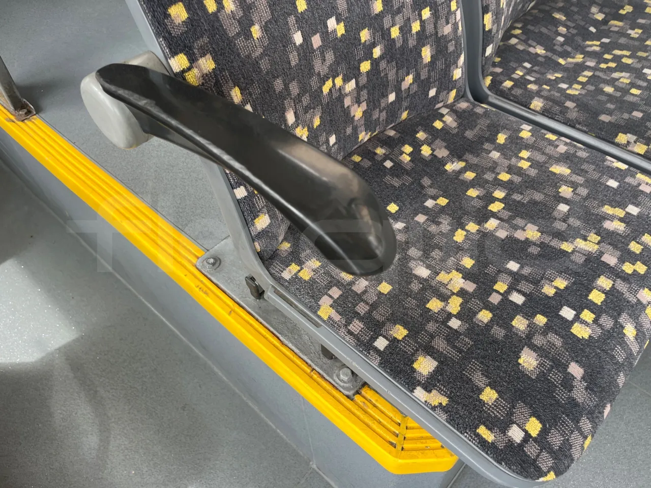 Volvo B4SC 7900  - Euro6 - 177kW - 12.134mt - armrest detail photo
