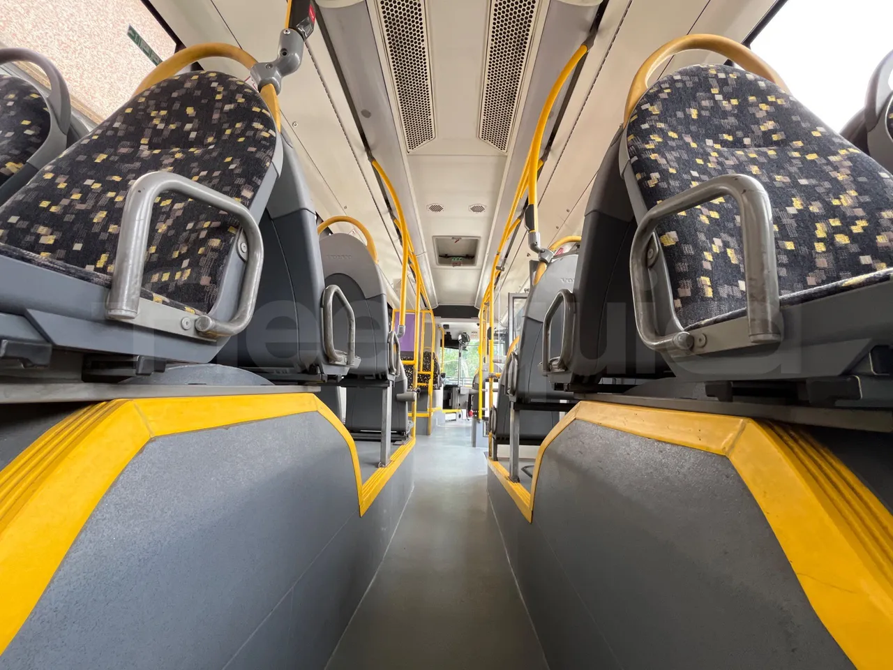 Volvo B4SC 7900  - Euro6 - 177kW - 12.134mt - seat brackets photo