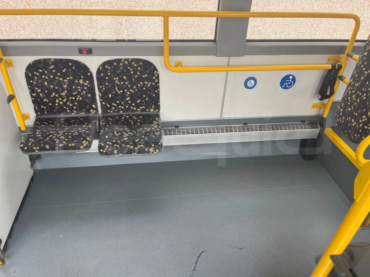 Volvo B4SC 7900  - Euro6 - 177kW - 12.134mt - folding seat photo