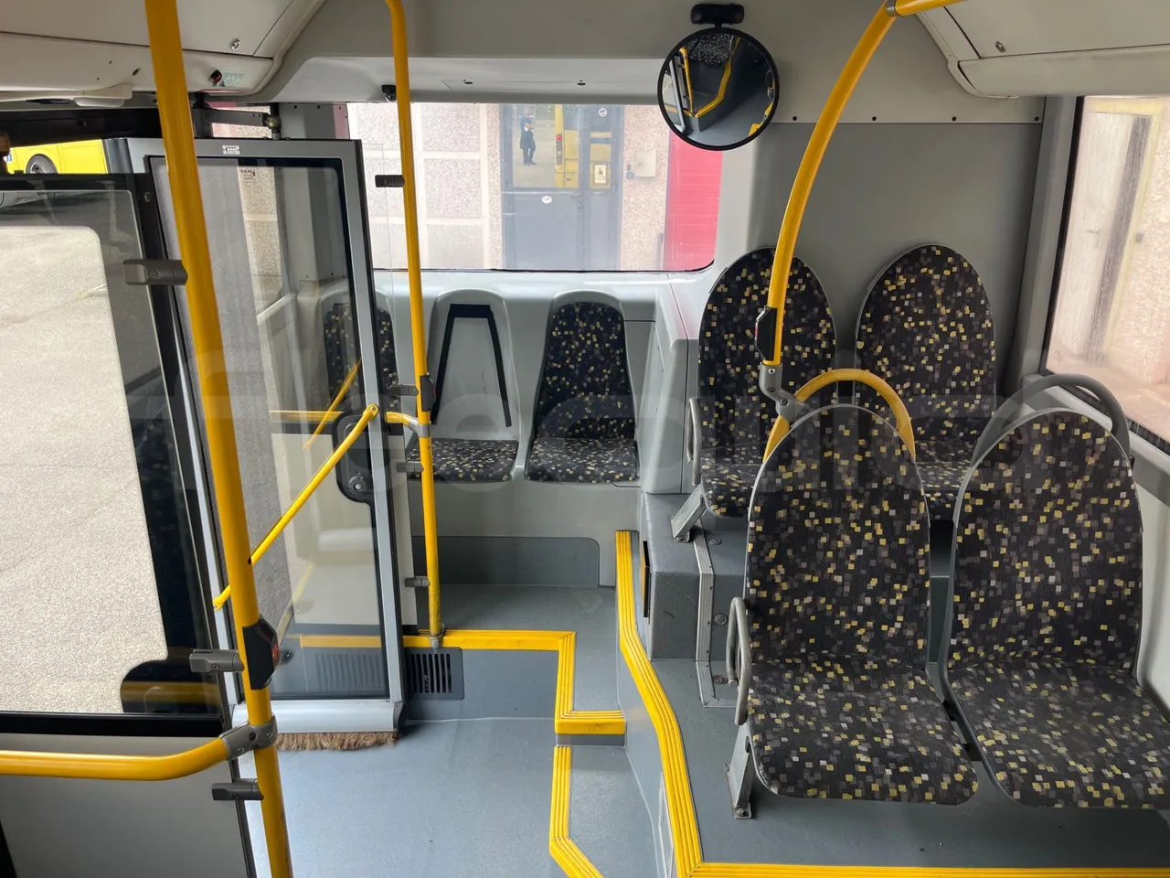 Volvo B4SC 7900  - Euro6 - 177kW - 12.134mt - footrest detail photo