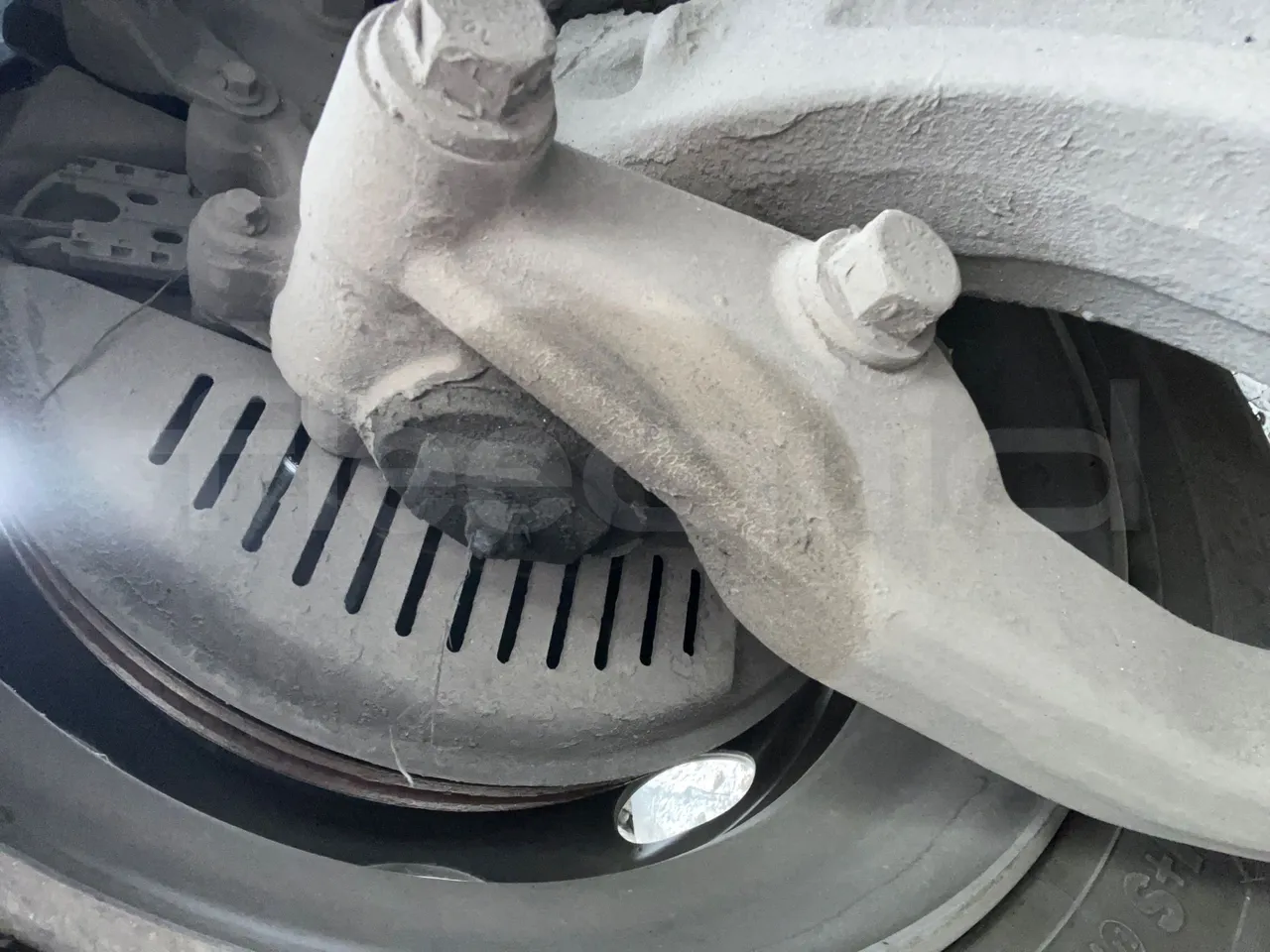 Volvo B4SC 7900  - Euro6 - 177kW - 12.134mt - front discs left