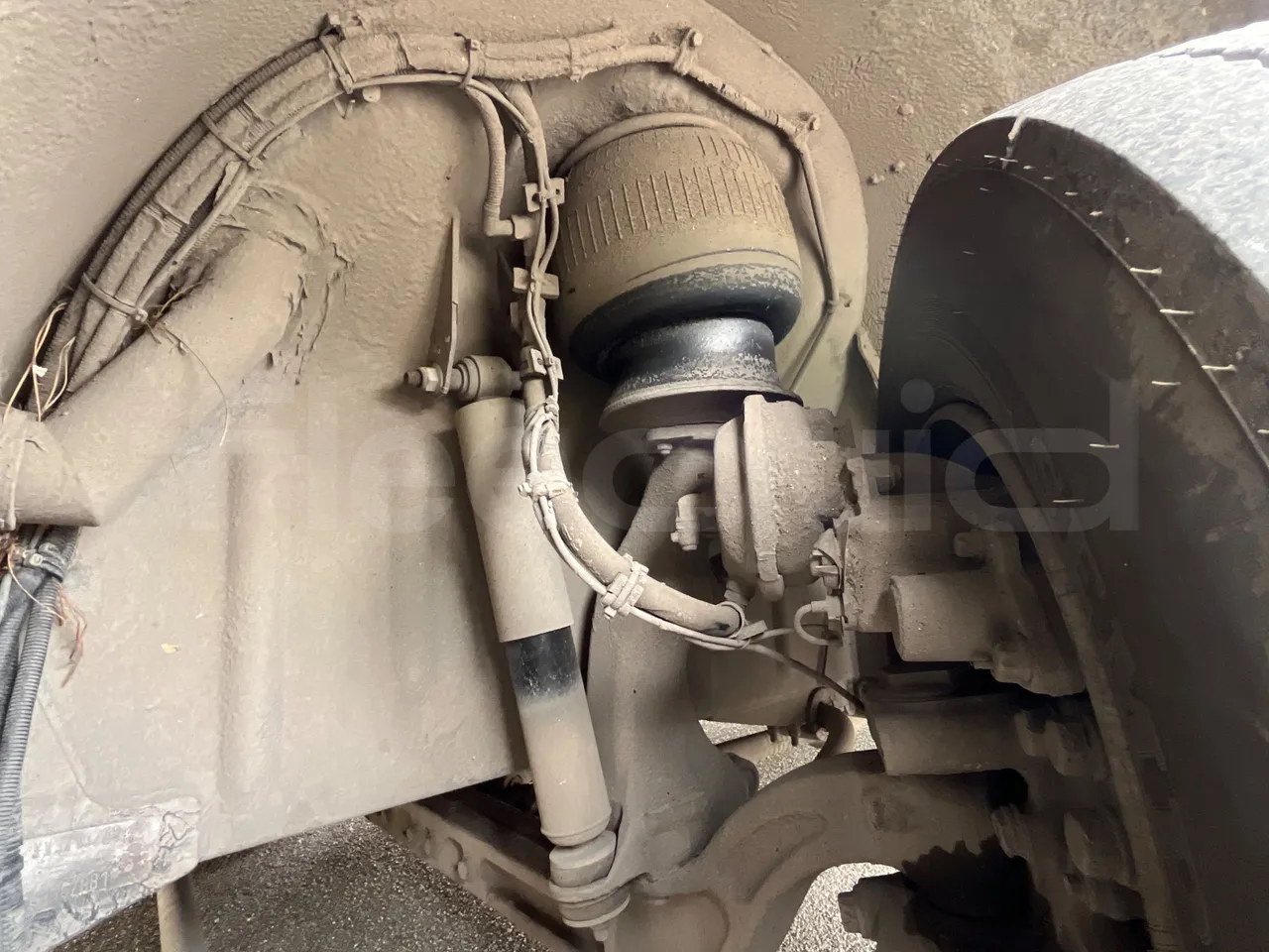 Volvo B4SC 7900  - Euro6 - 177kW - 12.134mt - front shock absorbers right