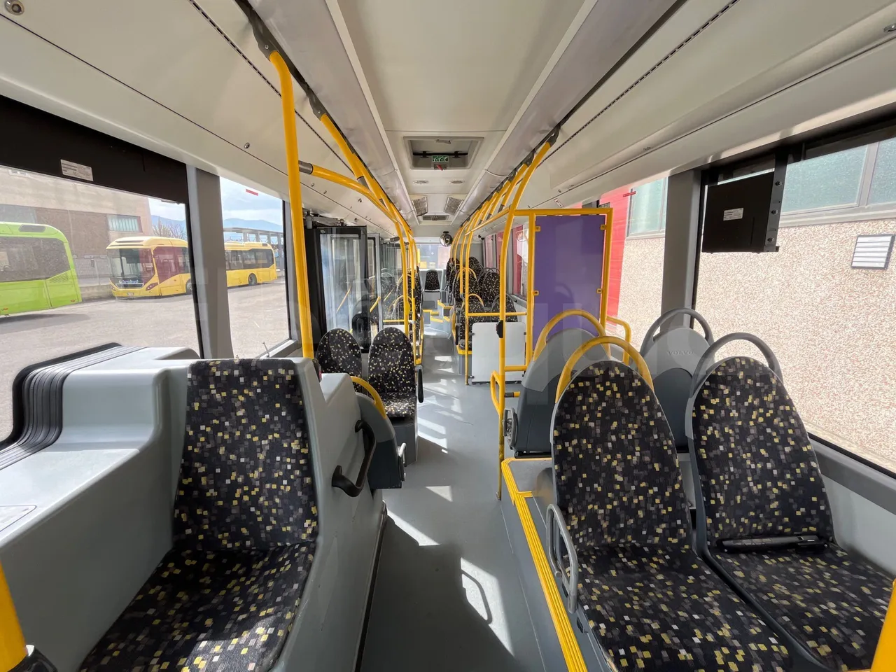 Volvo B4SC 7900  - Euro6 - 177kW - 12.134mt - handrails photo