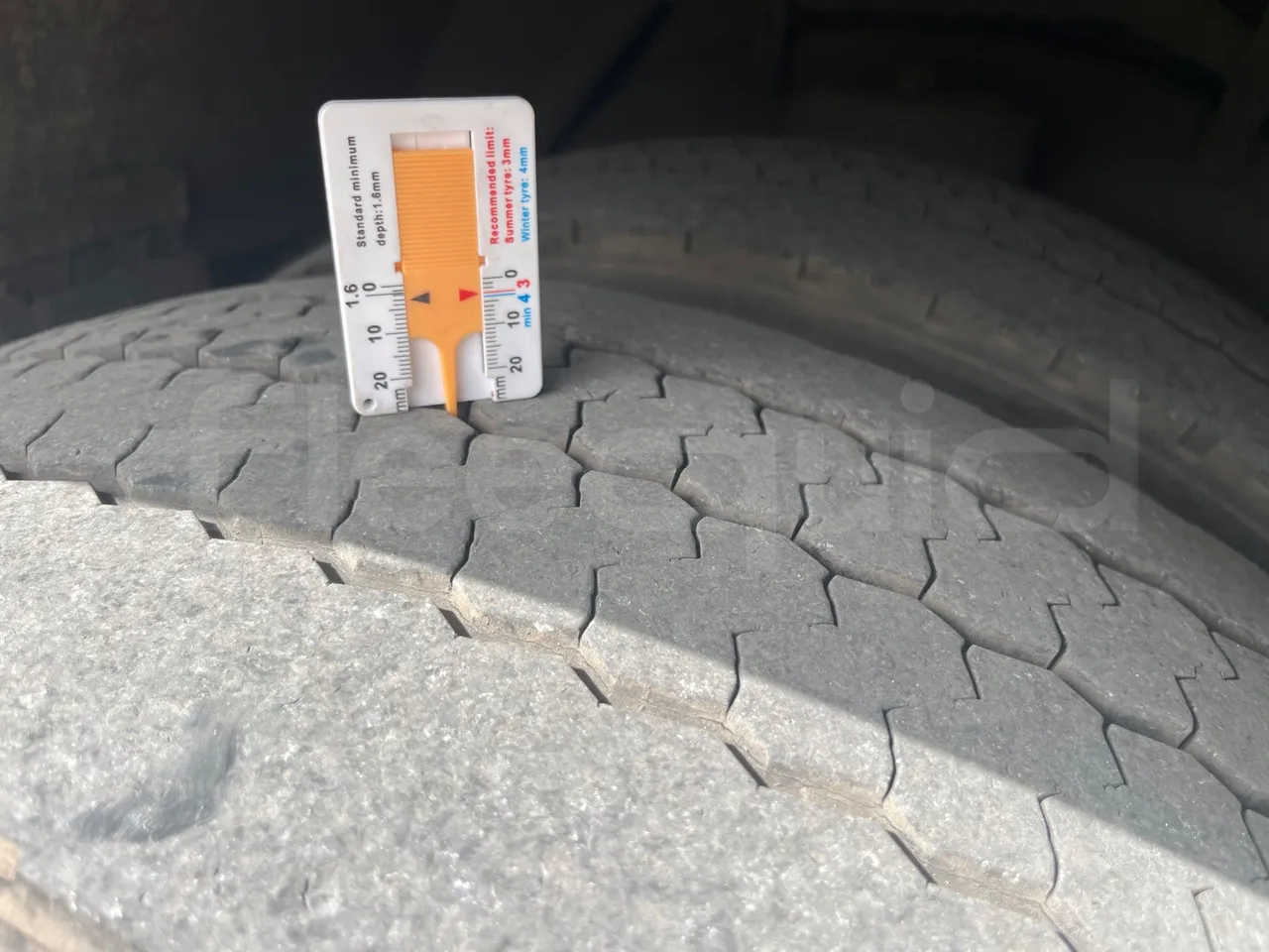 Volvo B4SC 7900  - Euro6 - 177kW - 12.134mt - tread condition front tires left