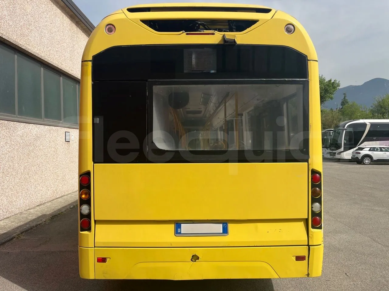Volvo B4SC 7900  - Euro6 - 177kW - 12.134mt - rear hatch closed