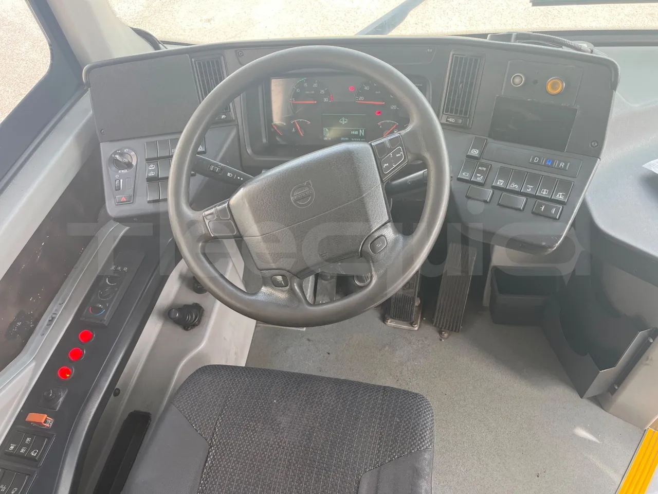 Volvo B4SC 7900  - Euro6 - 177kW - 12.134mt - steering wheel photo