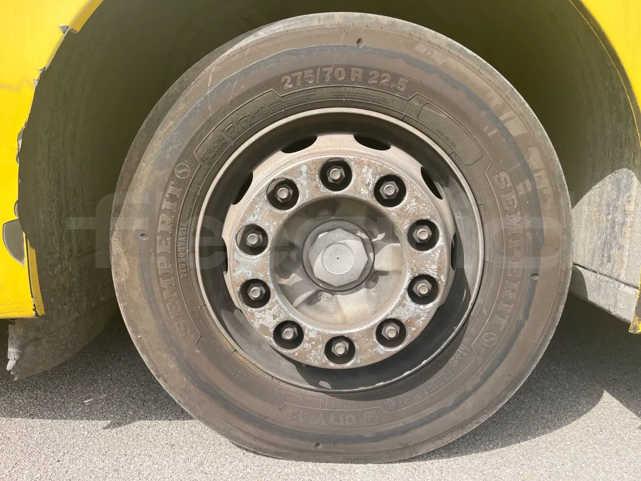 Volvo B4SC 7900  - Euro6 - 177kW - 12.134mt - front left tire measurements