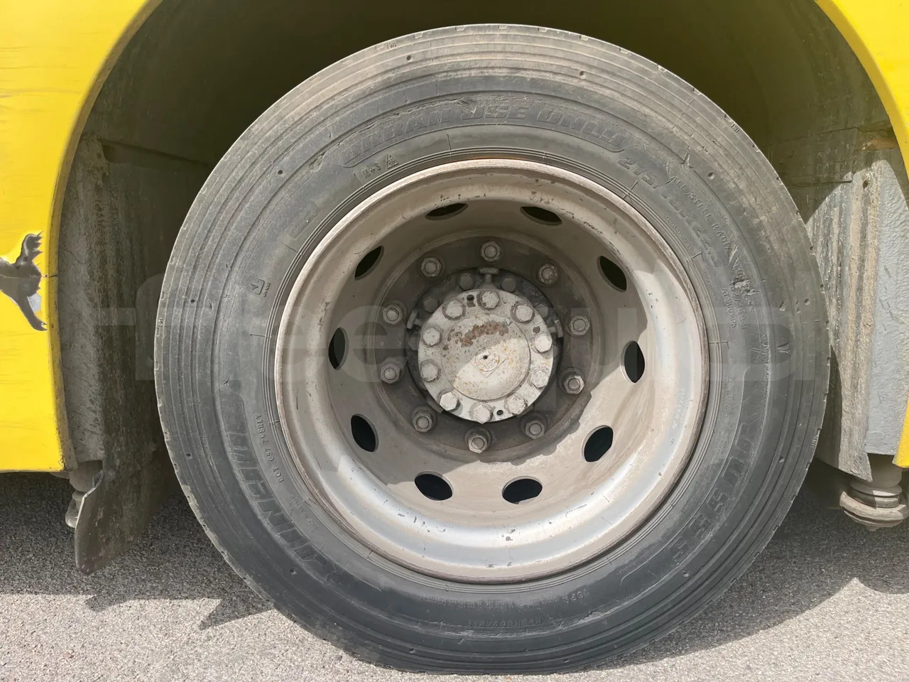 Volvo B4SC 7900  - Euro6 - 177kW - 12.134mt - rear left tire photo