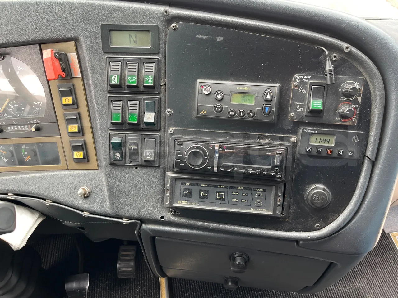 Man Noge Touring345 - EUR3 -  301kW - 13.000m - onboard devices 2