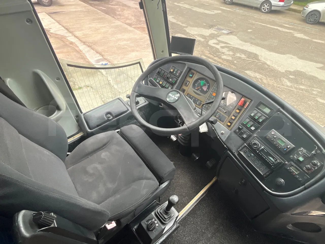 Man Noge Touring345 - EUR3 -  301kW - 13.000m - buttons panels on