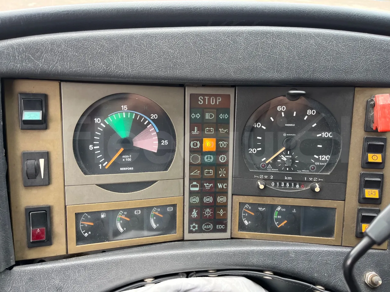 Man Noge Touring345 - EUR3 -  301kW - 13.000m - dashboard lights on