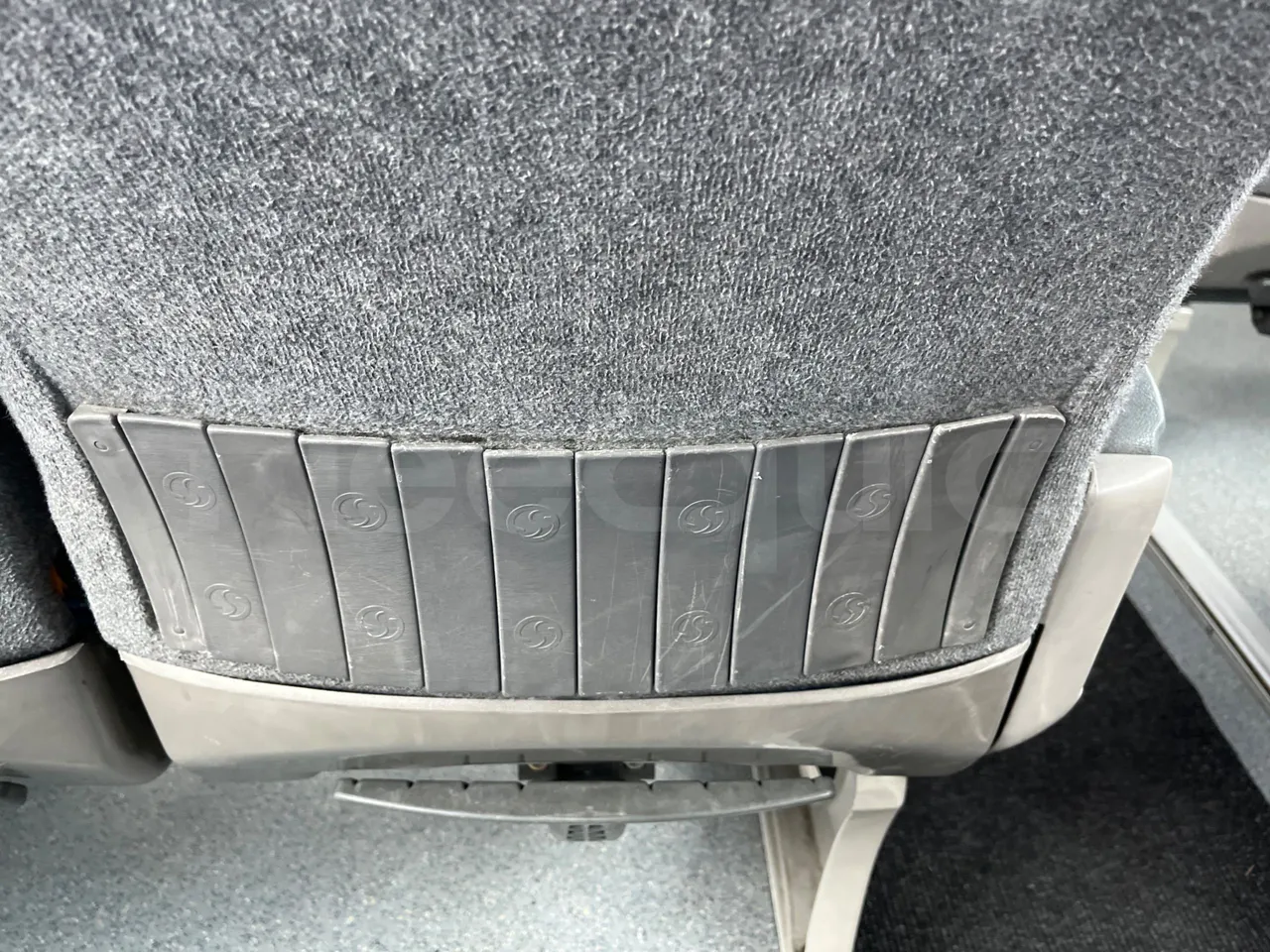 Man Noge Touring345 - EUR3 -  301kW - 13.000m - mesh detail photo