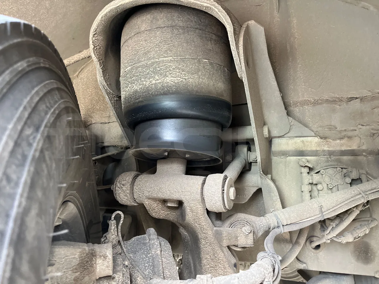 Man Noge Touring345 - EUR3 -  301kW - 13.000m - front shock absorbers right