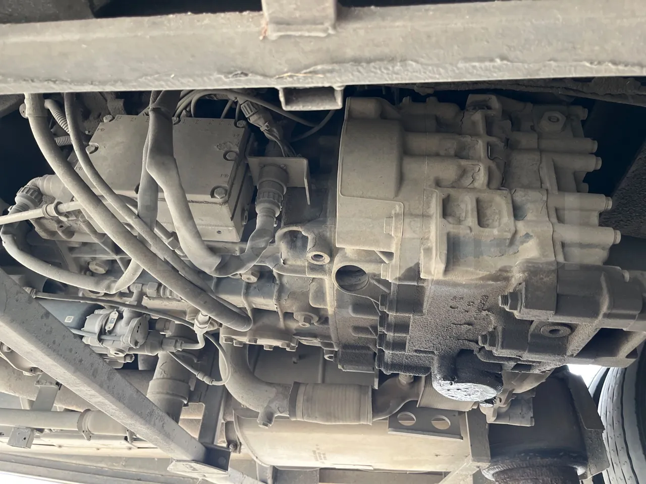 Man Noge Touring345 - EUR3 -  301kW - 13.000m - gearbox photo