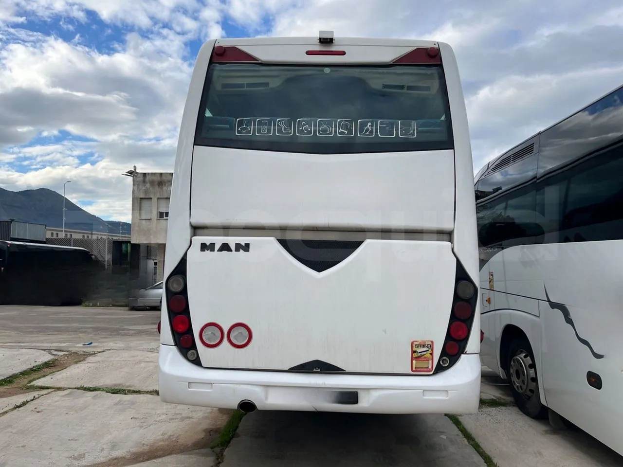 Man Noge Touring345 - EUR3 -  301kW - 13.000m - rear hatch closed