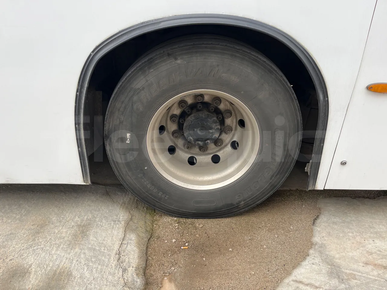 Man Noge Touring345 - EUR3 -  301kW - 13.000m - rear left tire photo