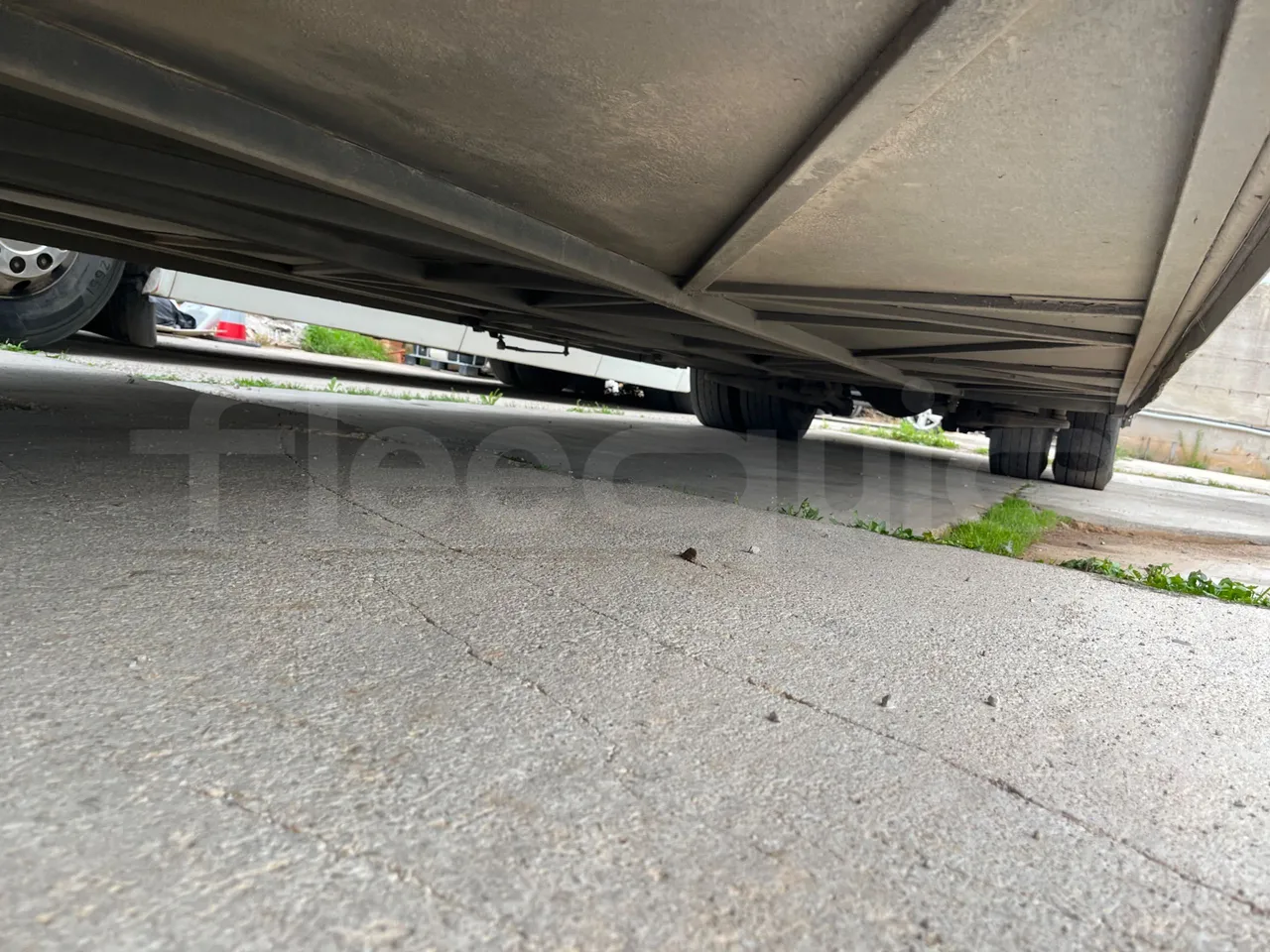 Man Noge Touring345 - EUR3 -  301kW - 13.000m - central undercarriage photo