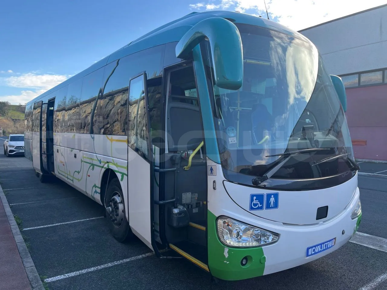 Scania Irizar i4H 14.99 M3 - Euro6 - 302kW - 14.990mt - 3/4 right front doors open